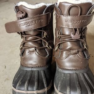 Boys size 11 snow boots